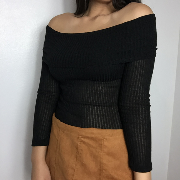 Black Off The Shoulder Long Sleeve - Picture 5 of 6